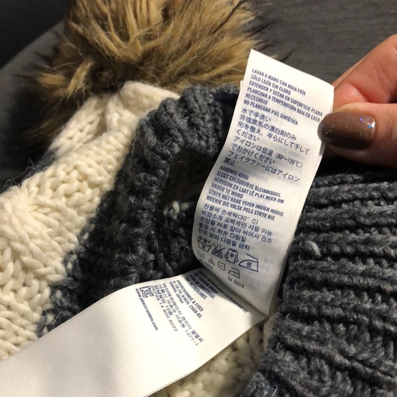 Girls Abercrombie knit pompon fur hat toque - Picture 4 of 7